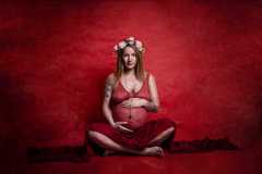 Grossesse-fond-rouge