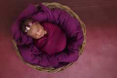 Naissance-Bébé-seul-1