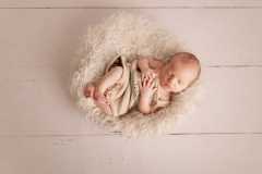 Naissance-Bébé-seul-14